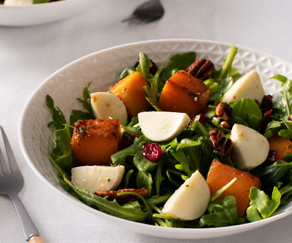 Photo of - Salade à la Courge Musquée et au Fromage Bocconcini