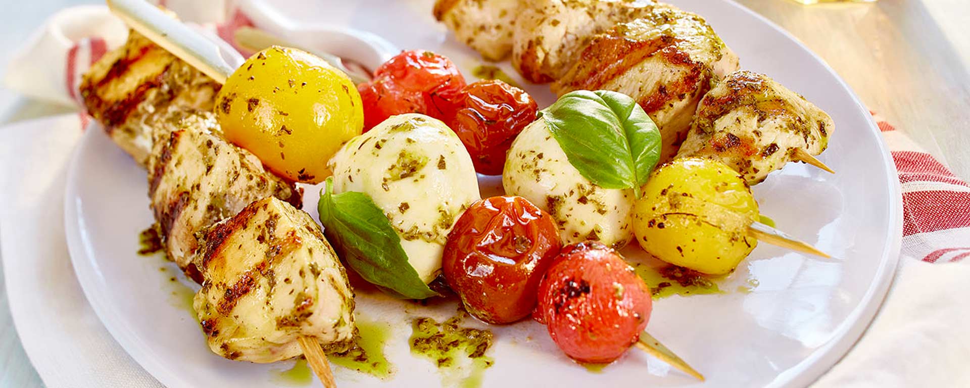 Photo for - Brochettes grillées caprese au poulet