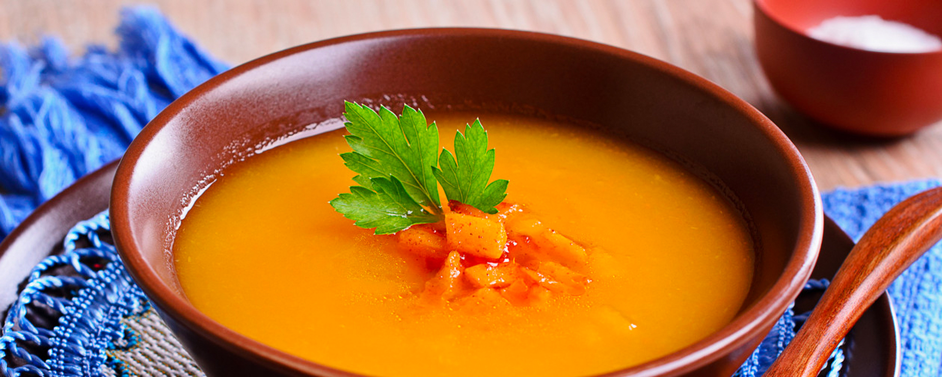 Photo for - Soupe aux carottes au cari et au fromage mascarpone